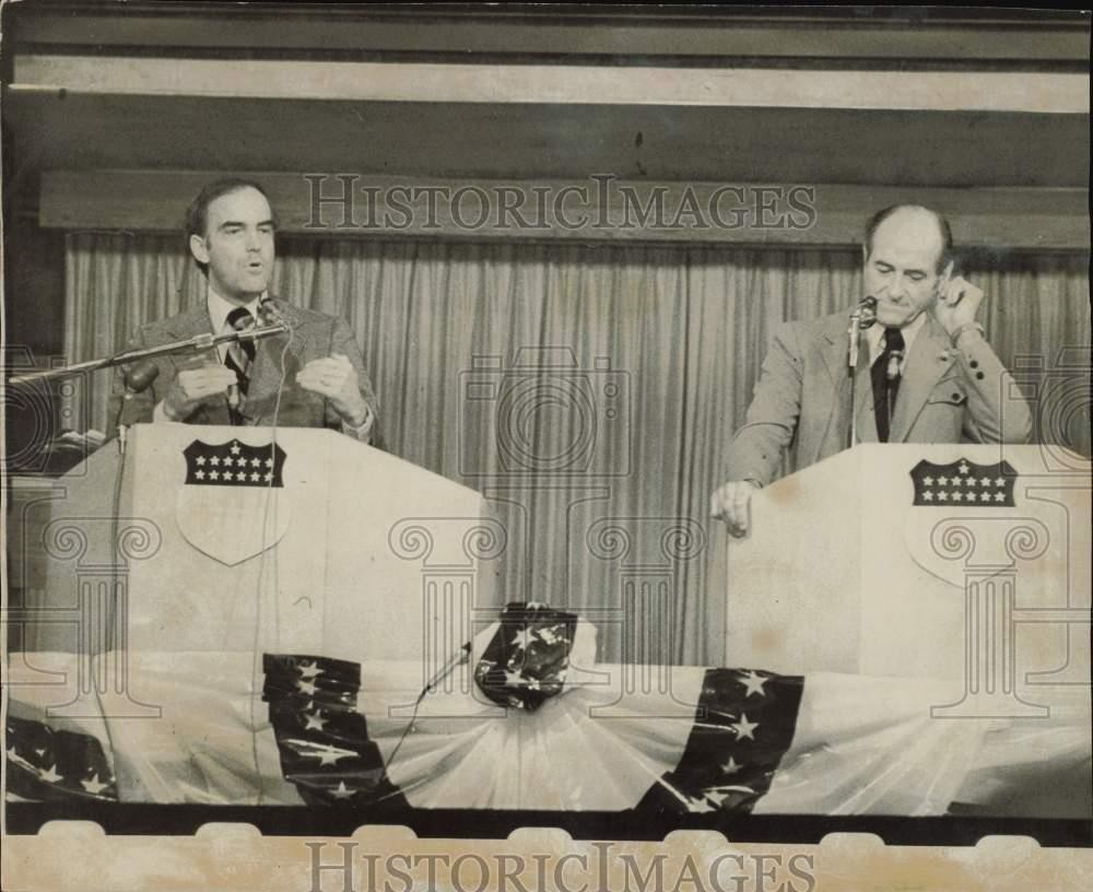 1972 Press Photo Gov. Dan Evans speaks during debate with Albert B. Rosellini