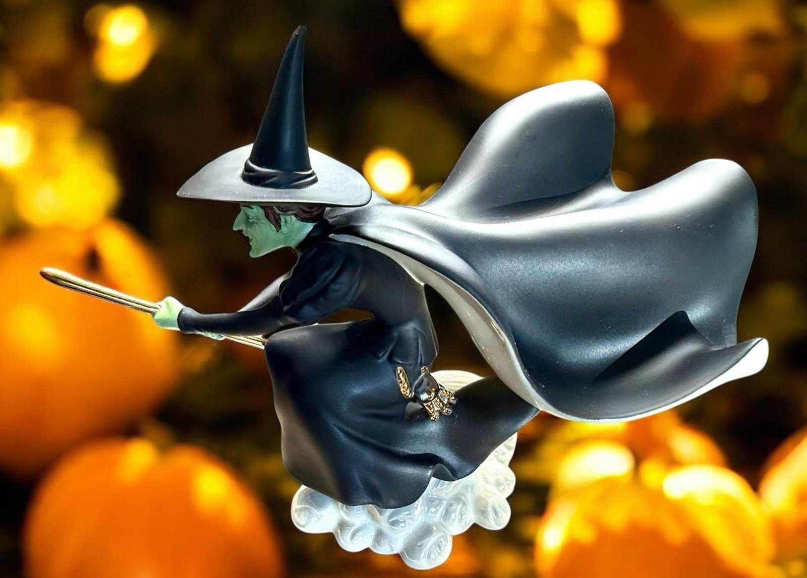 Lenox Wicked Witch of the West Figurine Wizard of Oz Fury Porcelain 24K Accents. Lenox Wicked Witch of the West Figurine Wizard of Oz Fury Porcelain 24K Accents.