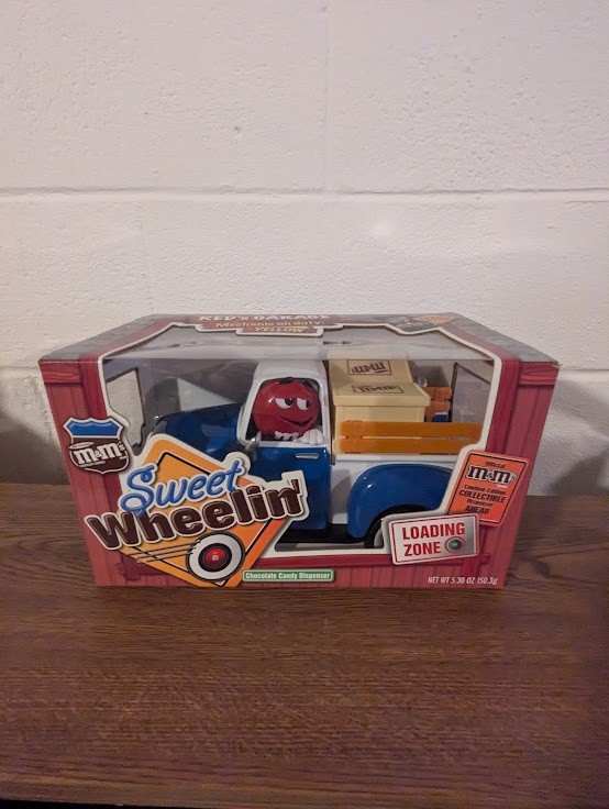 M&M’s “Sweet Wheelin’” Truck Chocolate Candy Dispenser – New in Box – Red M&M Dr M&M’s “Sweet Wheelin’” Truck Chocolate Candy Dispenser – New in Box – Red M&M Dr