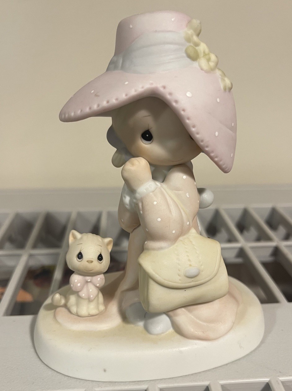 Precious Moments Girl in Pink Hat with Handbag & Kitten Porcelain Figurine. Precious Moments Girl in Pink Hat with Handbag & Kitten Porcelain Figurine.