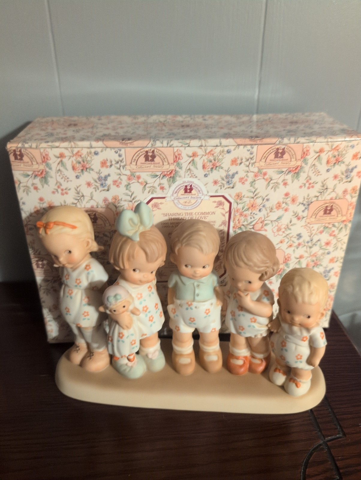 Enesco 1994 Members Only Figure “ Sharing The Common Thread Of Love “ With Box 