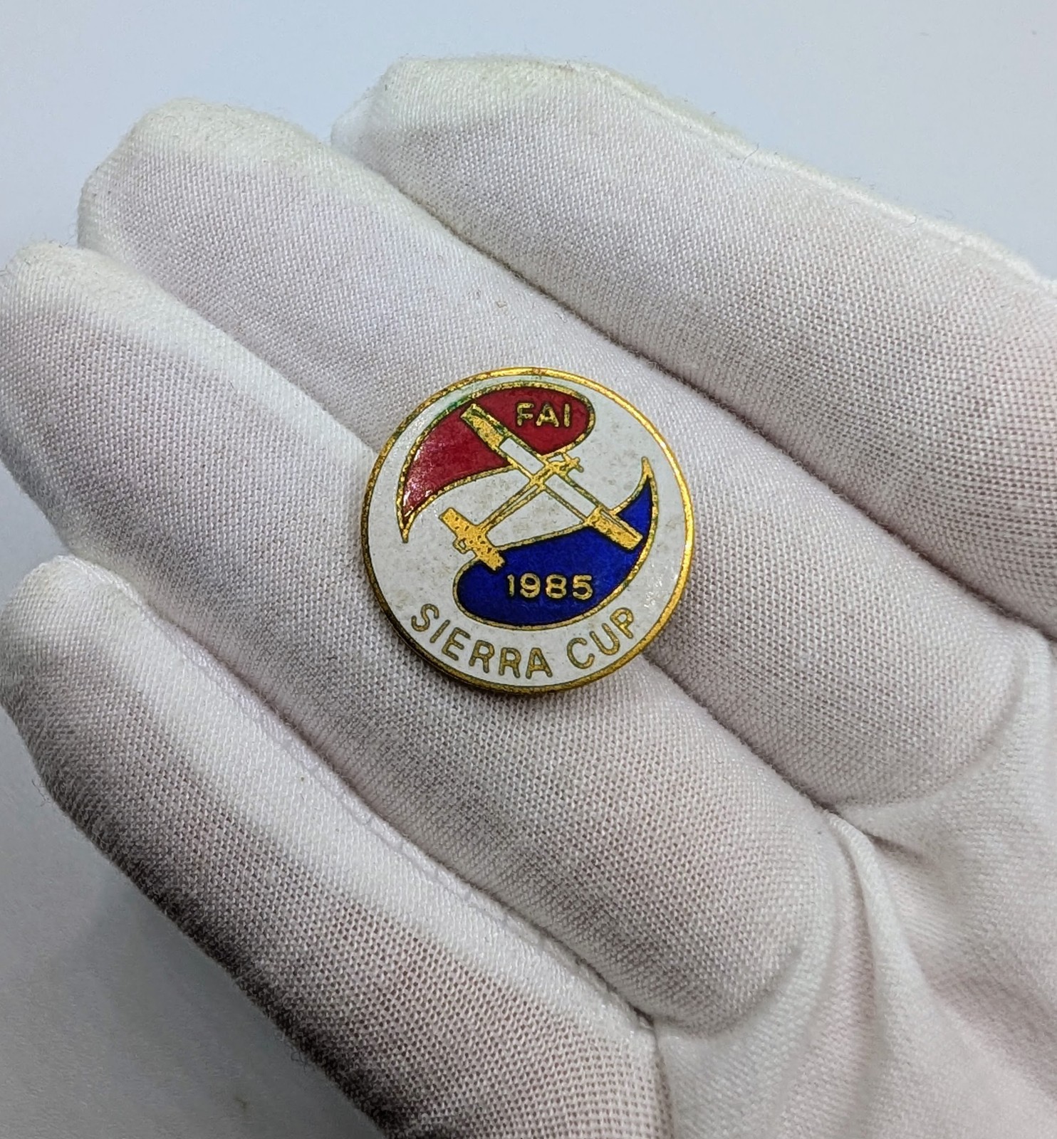 Vintage 1985 FAI Sierra Cup Glider Aviation Enamel Lapel Pin Vintage 1985 FAI Sierra Cup Glider Aviation Enamel Lapel Pin