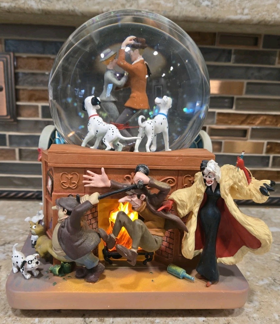 Disney 101 Dalmatians Musical Light-Up Snow Globe Cruella De Vil READ Disney 101 Dalmatians Musical Light-Up Snow Globe Cruella De Vil READ