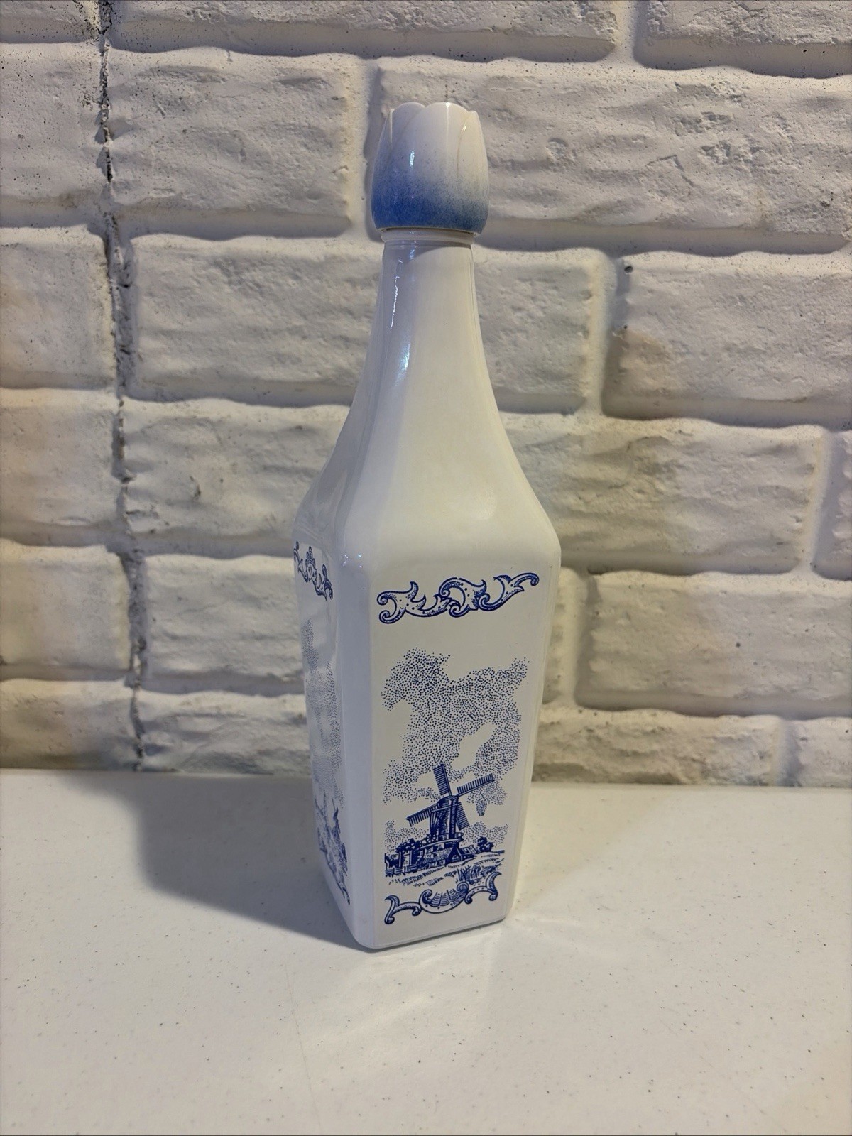 Vintage Vandermint Liqueur Decanter Bottle.  Dutch Windmill.  Great Condition