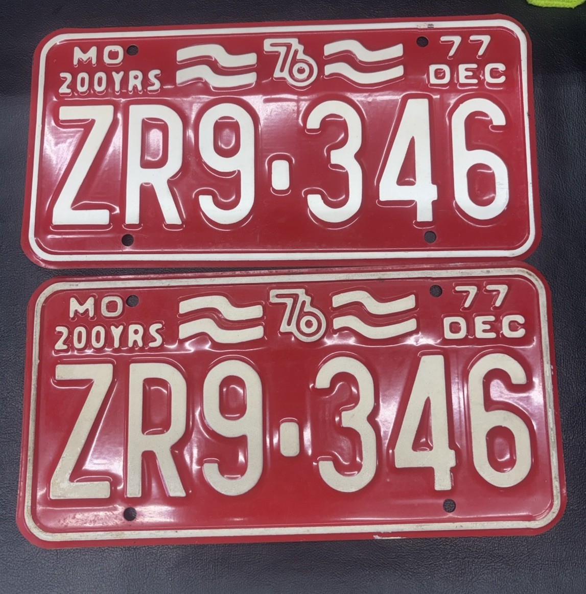 Vintage 1976-1977 Missouri Bicentennial License Plates Pair (ZR9-346) Vintage 1976-1977 Missouri Bicentennial License Plates Pair (ZR9-346)