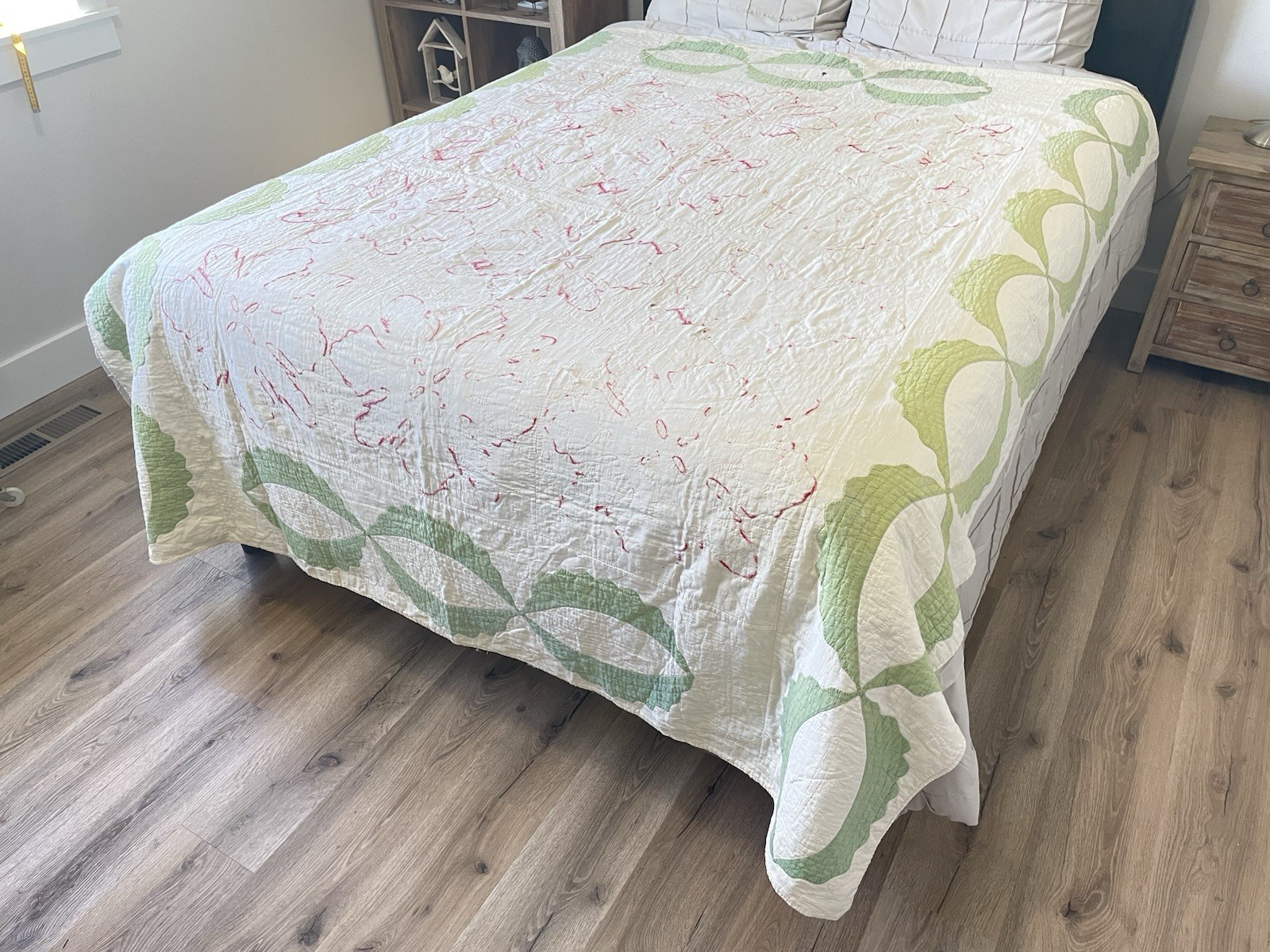 Antique Red Green Applique Quilt Hand Quilted Floral Swag Border Worn As Is