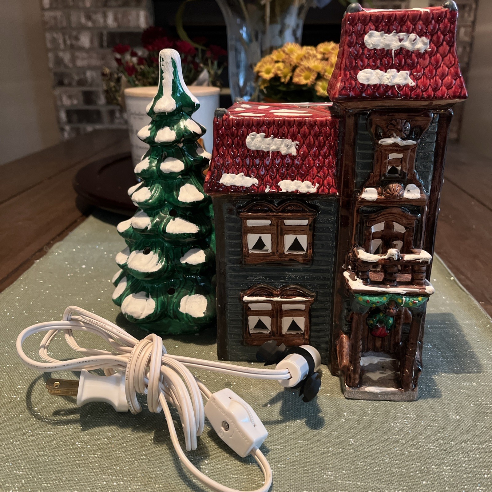 Dept 56 Original Snow Village Centennial House 5020‑2 (1982) w/ Cord