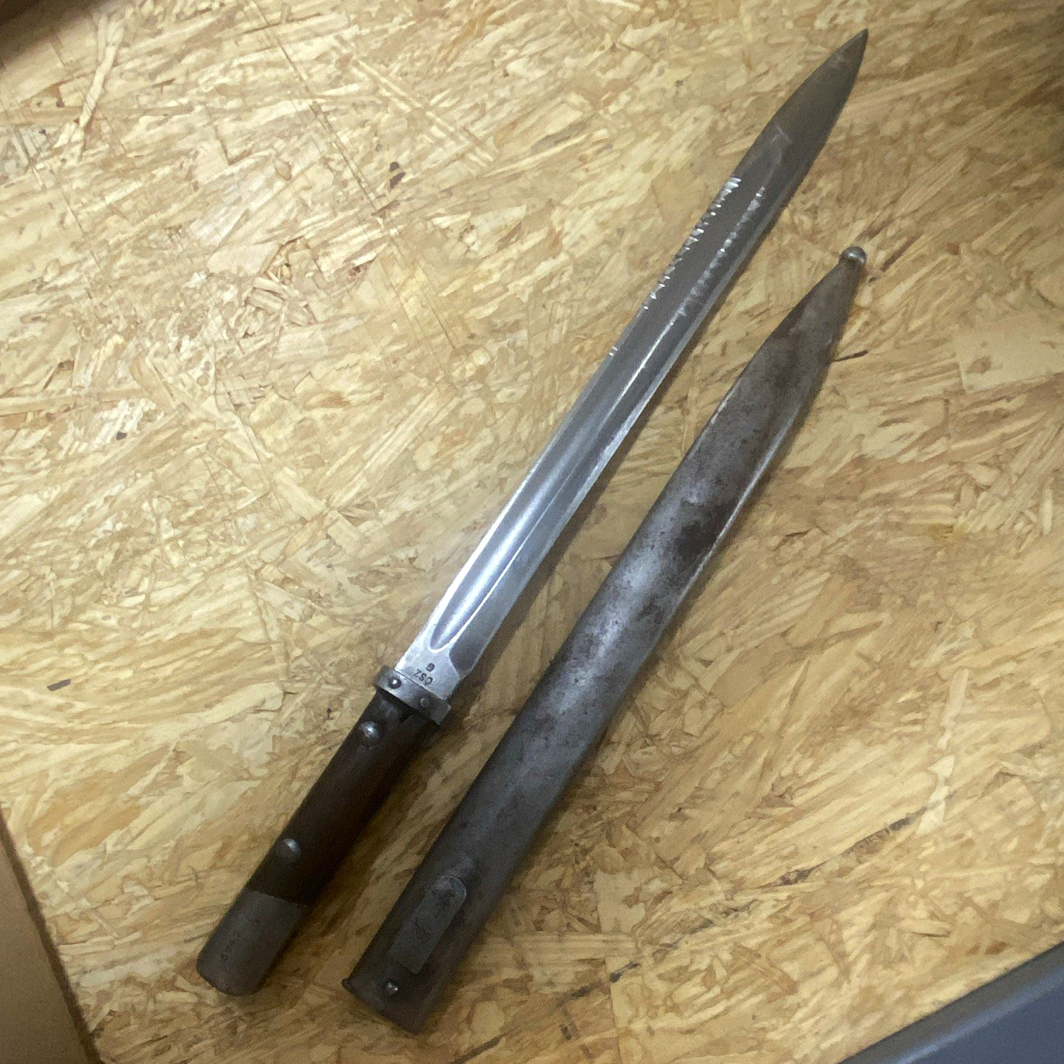 Rare WW1-WW2 bayonet CSZ-G czech Rare with self sharping sheath