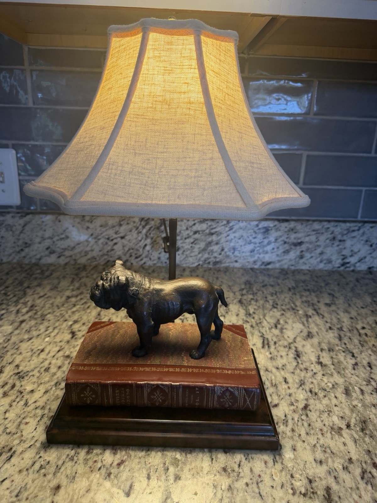 VTG Bulldog Table Lamp, In Working Condition VTG Bulldog Table Lamp, In Working Condition