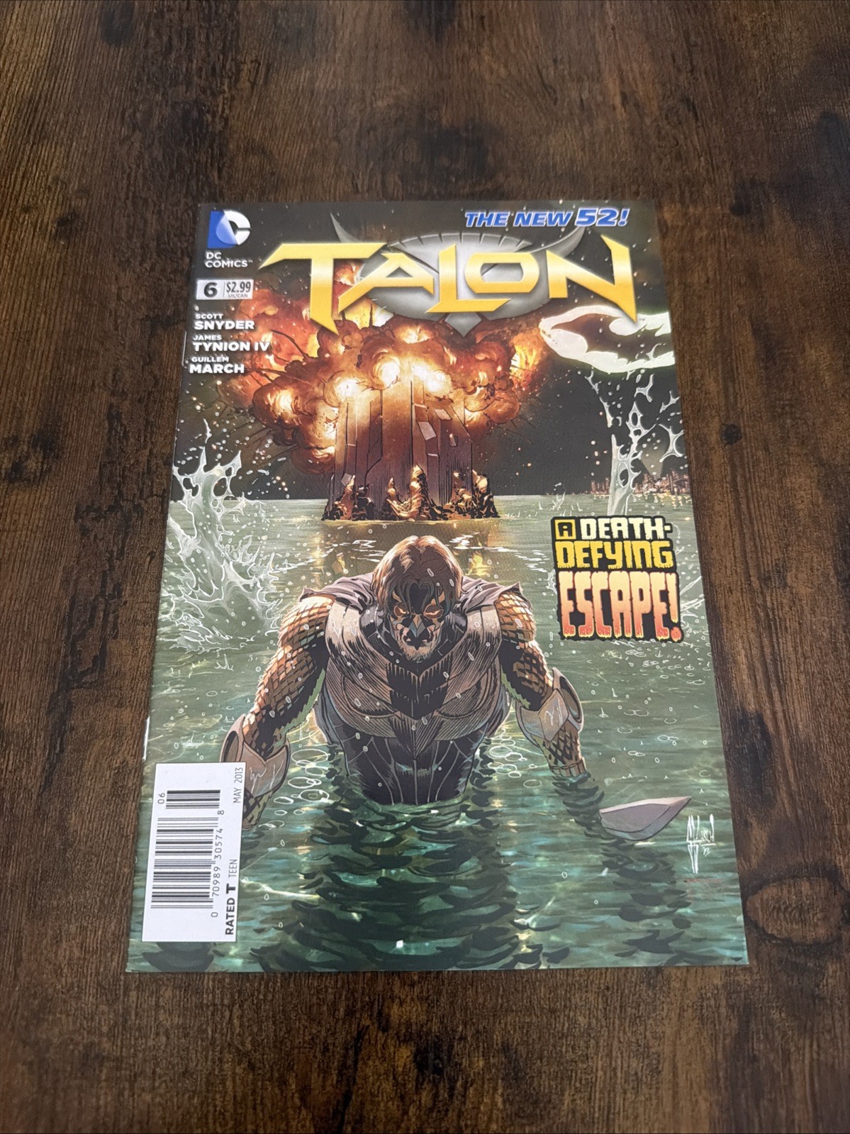 Talon #6 (9.2 Or Better) Newsstand Variant Guillem March - New 52 - 2013 Talon #6 (9.2 Or Better) Newsstand Variant Guillem March - New 52 - 2013