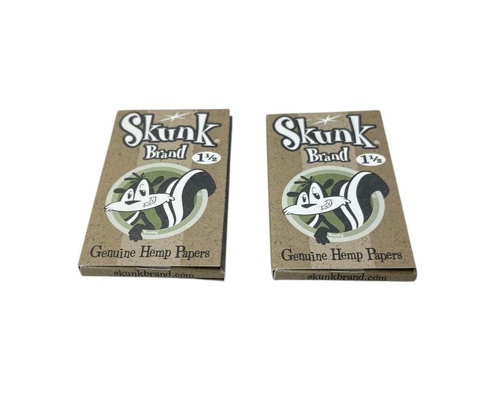 Skunk Brand Genuine 1 1/2 Lot of 2 Packs Gummed 33 Per Pack Made In Spain NEW