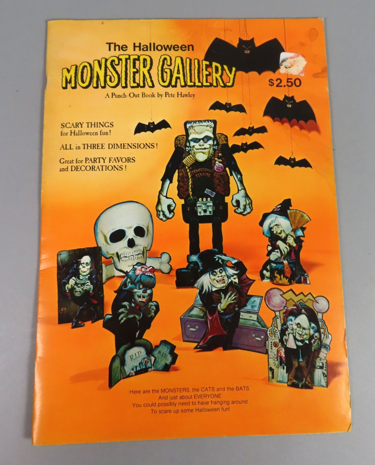 Vtg 1977 Pete Hawley Halloween Monster Gallery Punch Out Book 3D Die Cuts Vtg 1977 Pete Hawley Halloween Monster Gallery Punch Out Book 3D Die Cuts