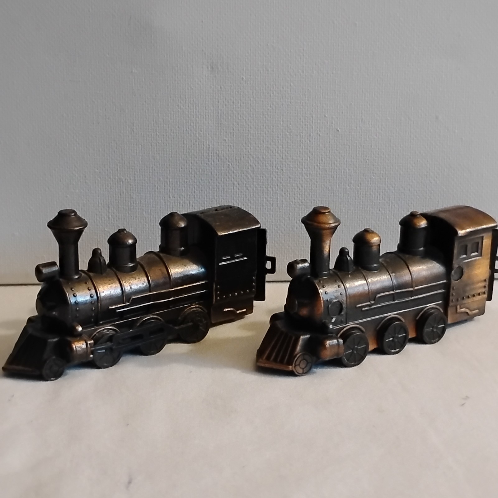 Vtg (2) Die-cast Metal Steam Locomotive train pencil sharpeners 3\ Vtg (2) Die-cast Metal Steam Locomotive train pencil sharpeners 3\