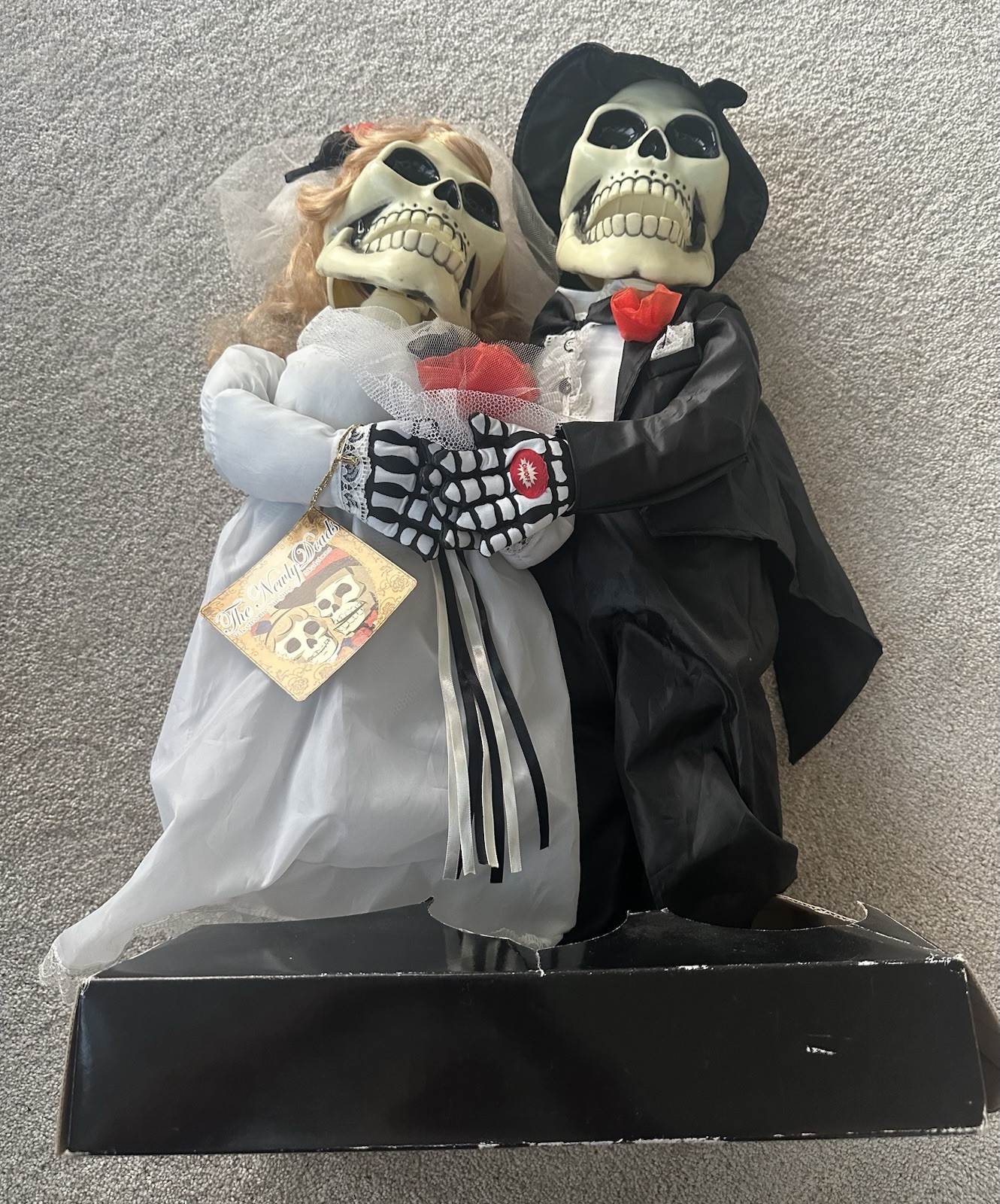 Ghoul Newly Deads Bride & Groom Skeleton Animated Halloween Sings I Got You Babe Ghoul Newly Deads Bride & Groom Skeleton Animated Halloween Sings I Got You Babe