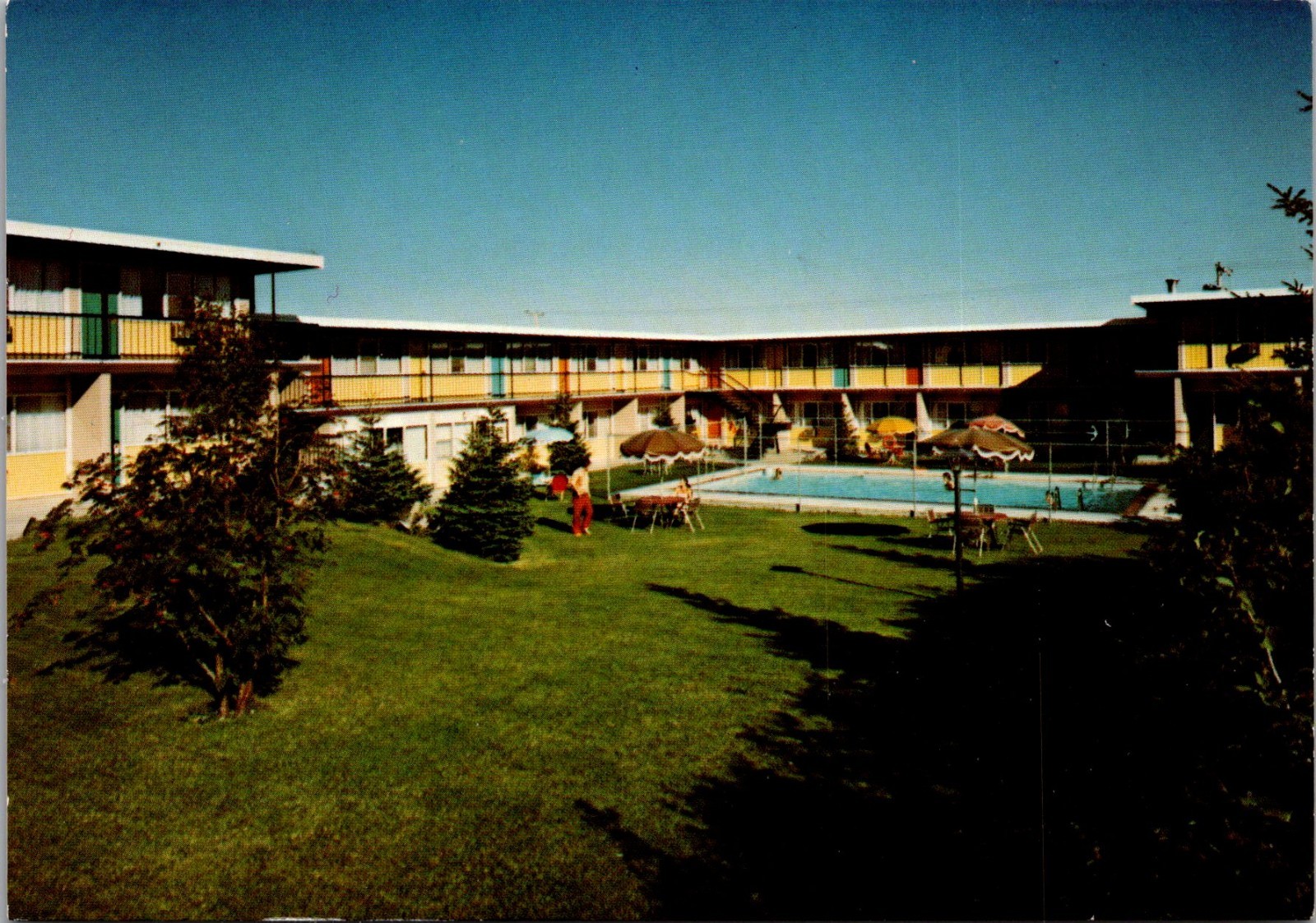 The Atlanta Motel in Calgary Alberta Canada Vintage Postcard TPQ32