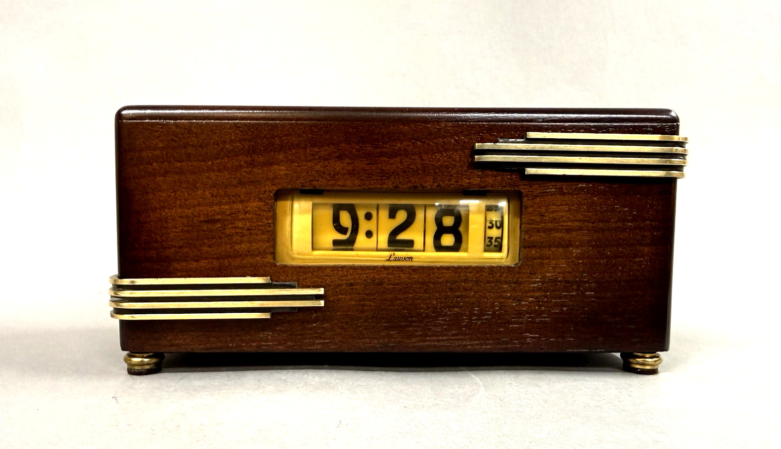 Vintage LAWSON Model P40 Style 215 Electric Desk / Shelf Clock - NEW MOTOR Vintage LAWSON Model P40 Style 215 Electric Desk / Shelf Clock - NEW MOTOR