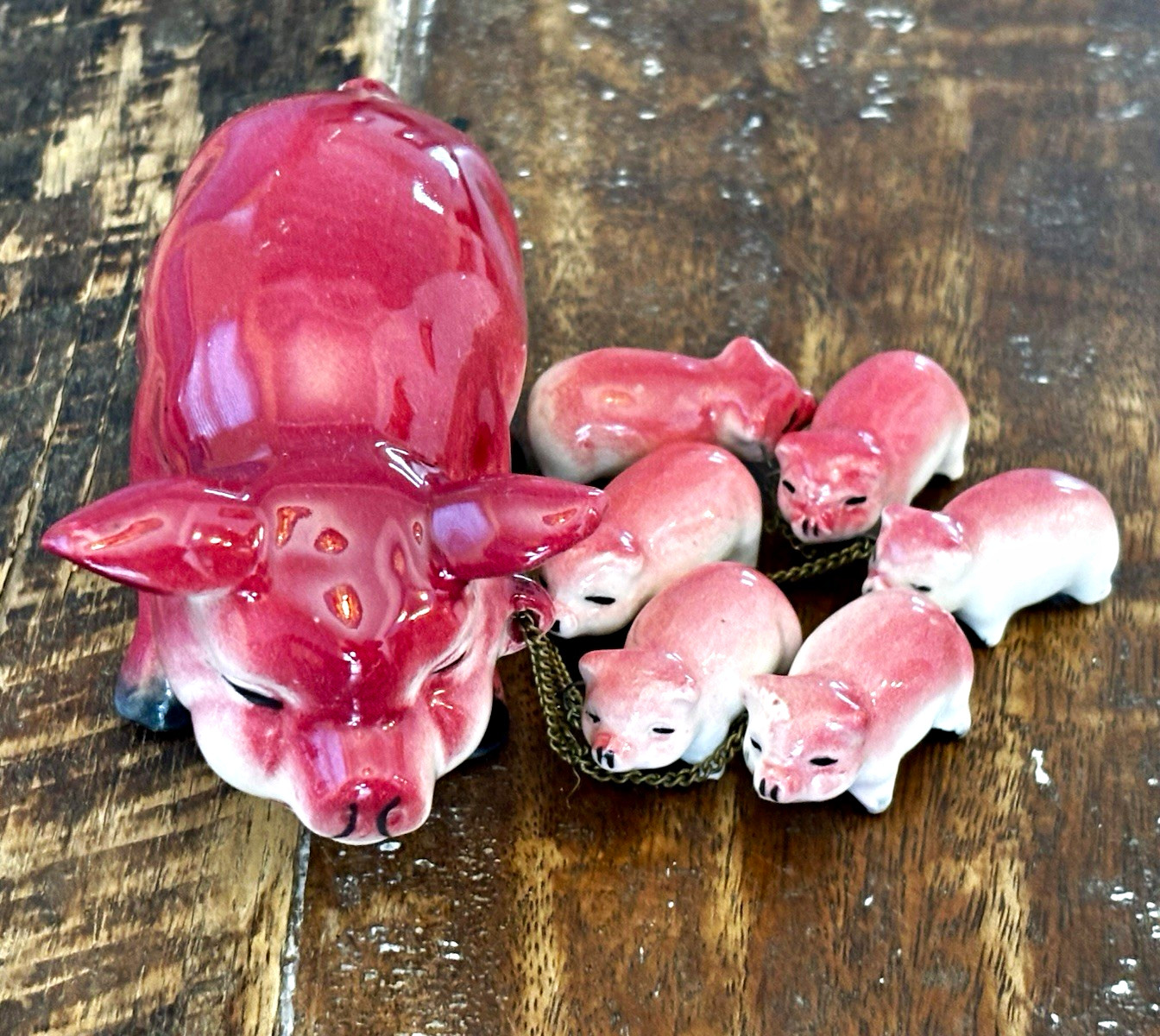 Vintage Momma Pig & 6 chained Piglets -1950's porcelain Japan Set Vintage Momma Pig & 6 chained Piglets -1950's porcelain Japan Set