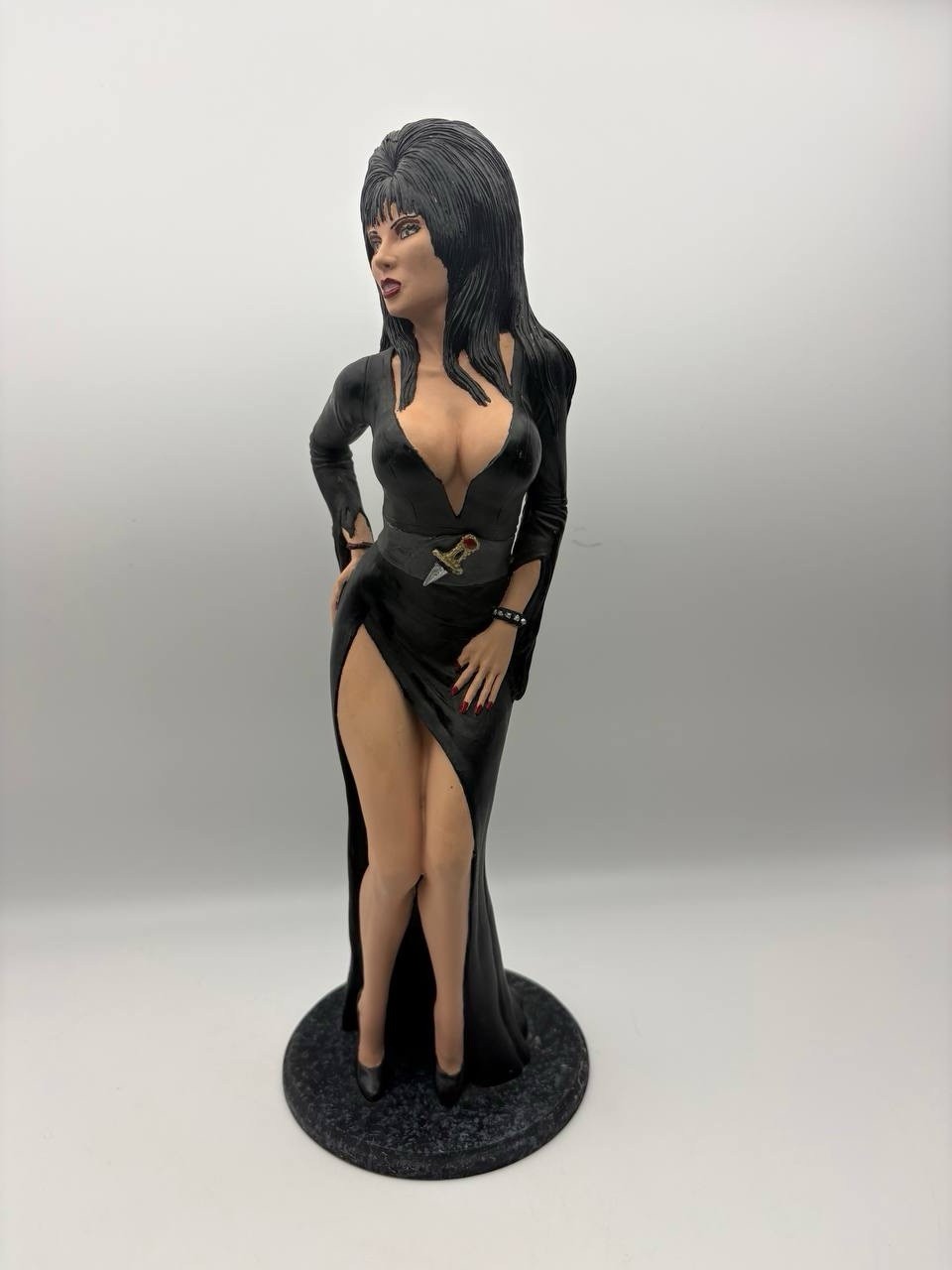 Elvira - Mistress Of The Dark Figure