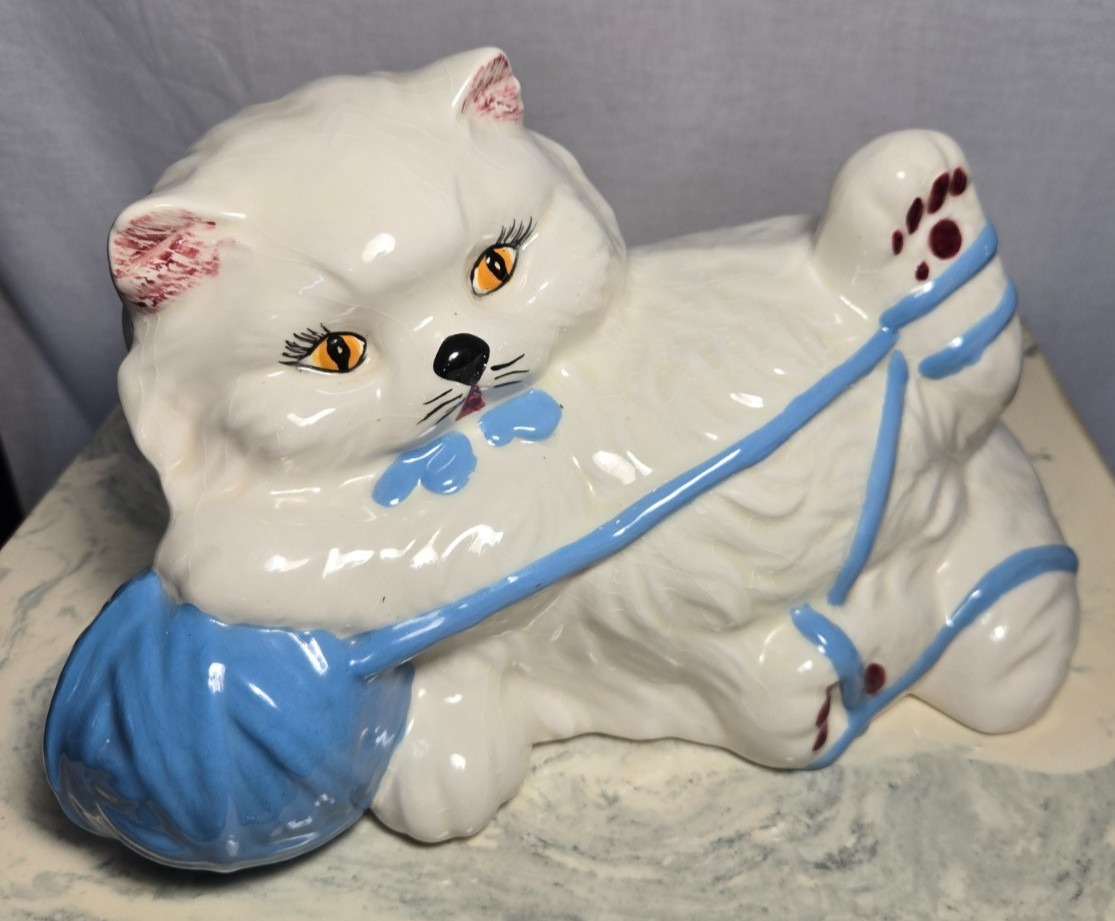 Vintage 1970s Ceramic Persian Cat Yarn Ball Figurine Hand Painted 10\