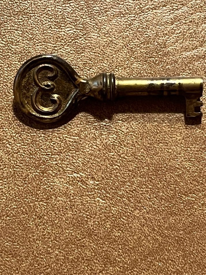 VINTAGE OPEN BARREL BRASS PHONOGRAPH EDISON SKELETON E KEY MUSIC OLD ANTIQUE KEY