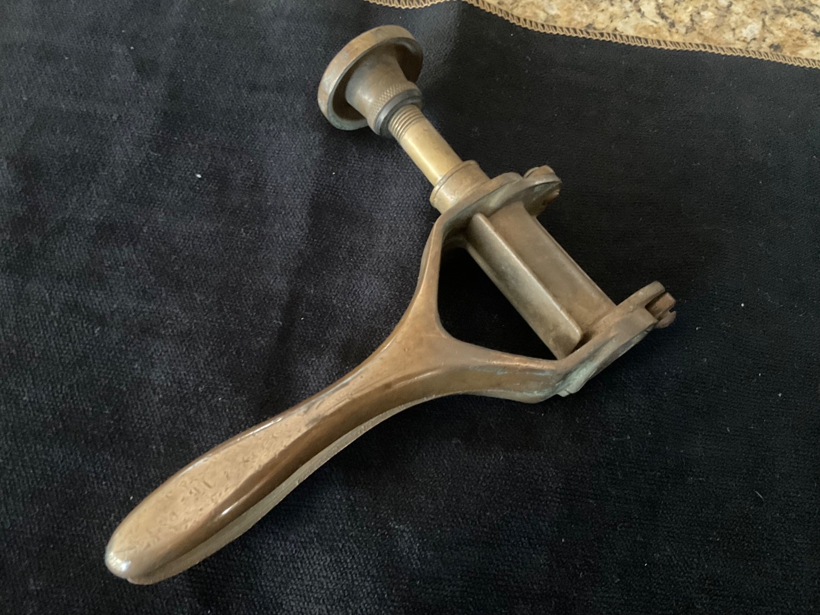 Antique vintage French Brass Wine Beer Bottle Corker Manual Plunger Bouchonneuse