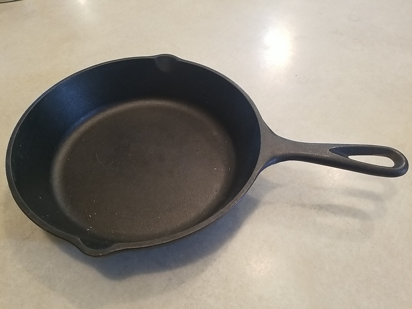 LODGE SKILLET #3 USA 5SK 8\ LODGE SKILLET #3 USA 5SK 8\