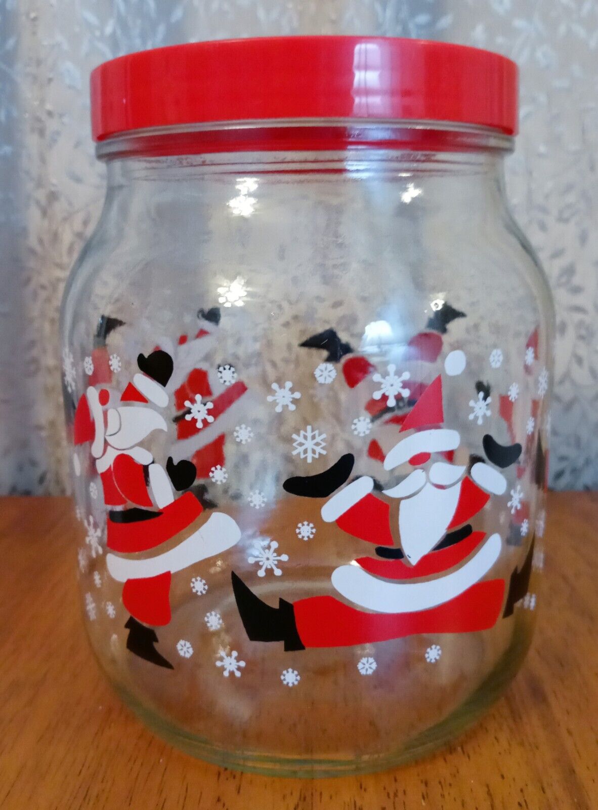 Anchor Hocking Vintage 1980\'s Dancing Santa Glass Cookie Jar With Red Lid 2 QT.