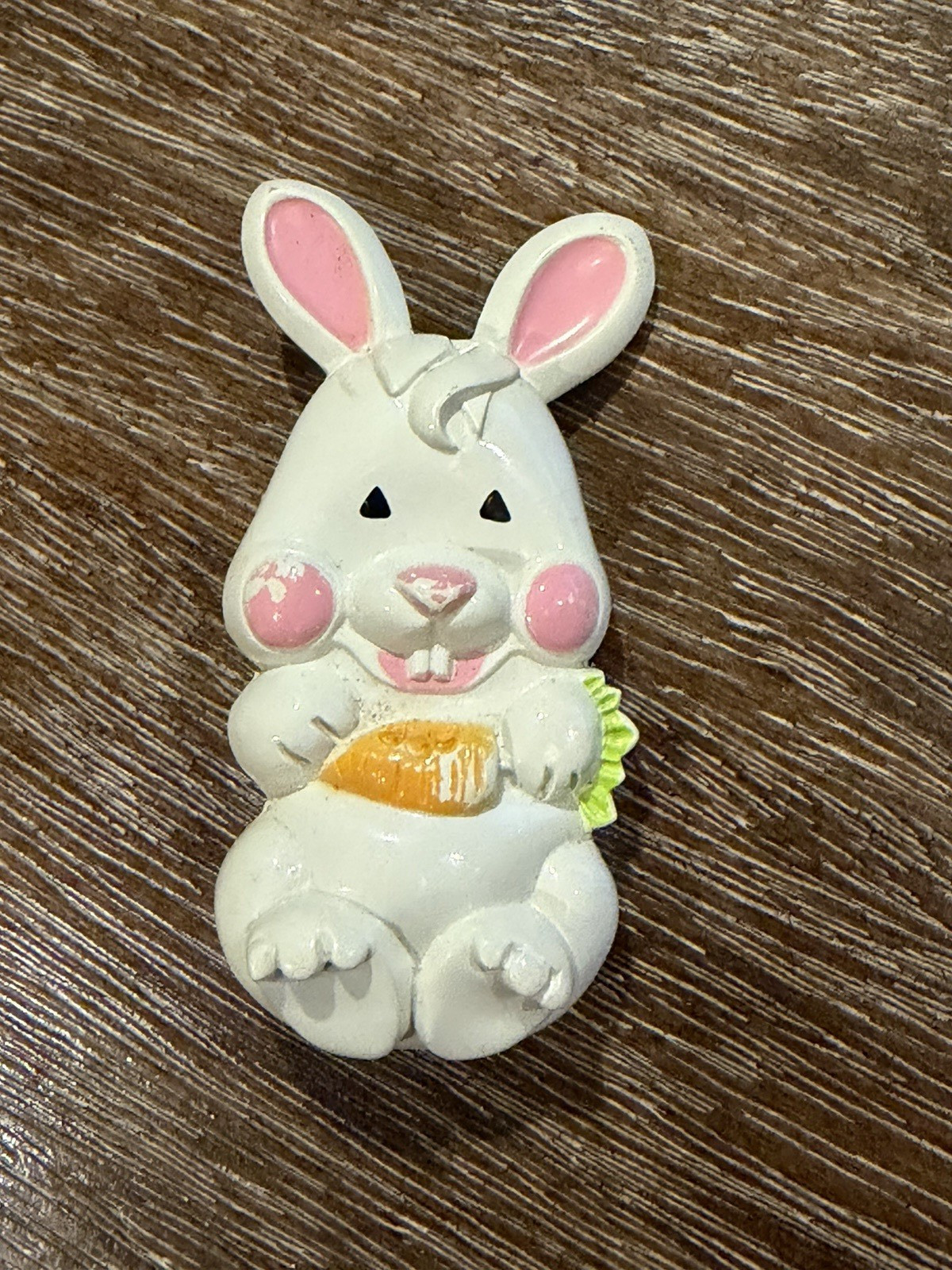 AVON FRAGRANCE GLACE EASTER FUNNY BUNNY RABBIT PLASTIC PIN VINTAGE 1973 AVON FRAGRANCE GLACE EASTER FUNNY BUNNY RABBIT PLASTIC PIN VINTAGE 1973