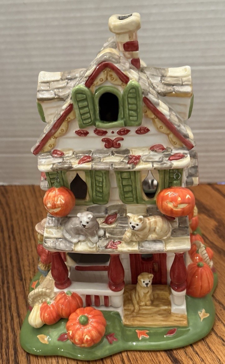 AVON Autumn\'s Glow Tea Light Cat House By Luminous Treasures Fall/Halloween 2002