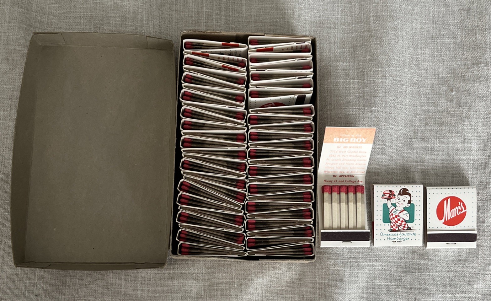 Vintage Marc’s Big Boy Restaurant Milwaukee Unstruck Matchbooks lot (box) of 50 Vintage Marc’s Big Boy Restaurant Milwaukee Unstruck Matchbooks lot (box) of 50
