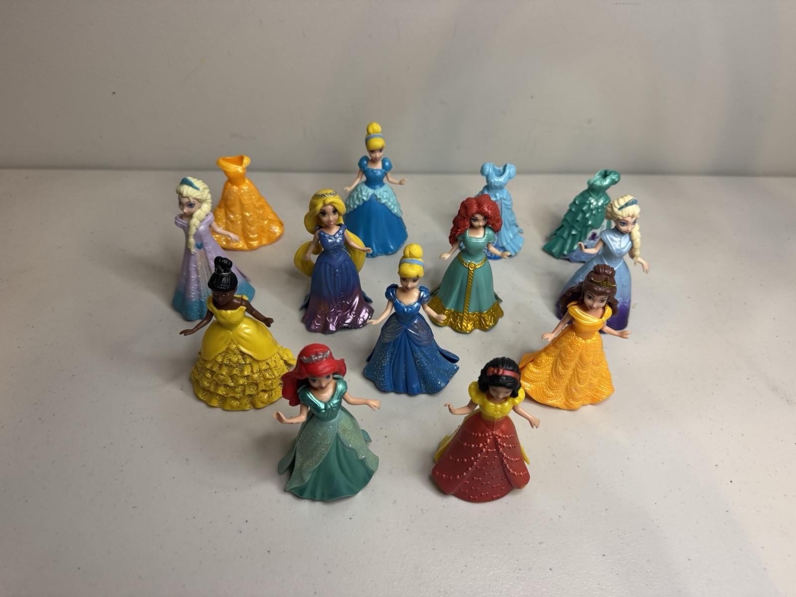 Disney Princess Magic Clip Mix Lot of 10 Dolls & 13 Snap On Dresses MagiClip