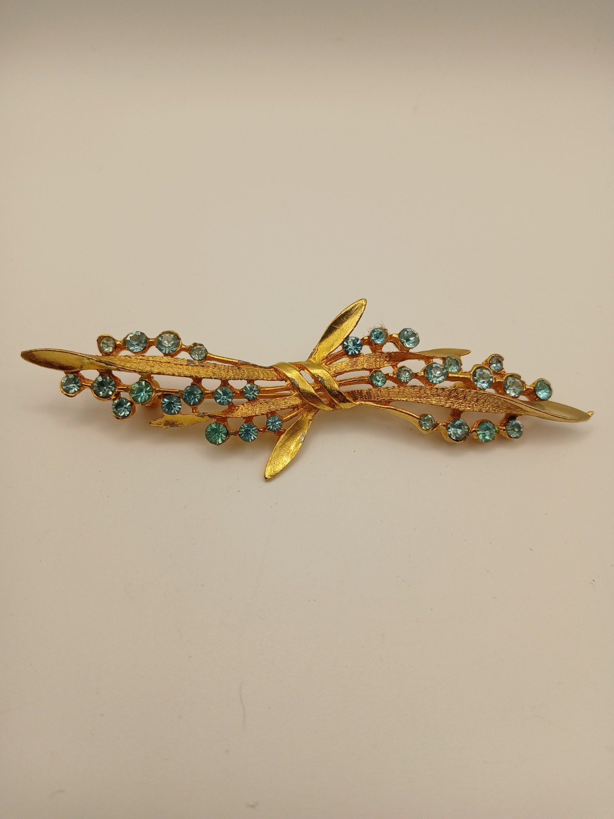 vintage Dodds gold tone brooch pin with blue/aqua/turquoise rhinestones