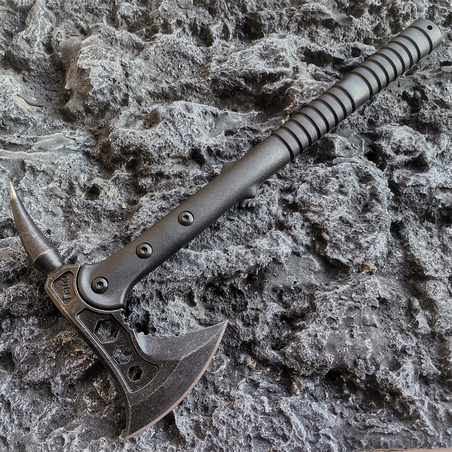 Multi functional camping axe is suitable for self-defense hunting and camping 