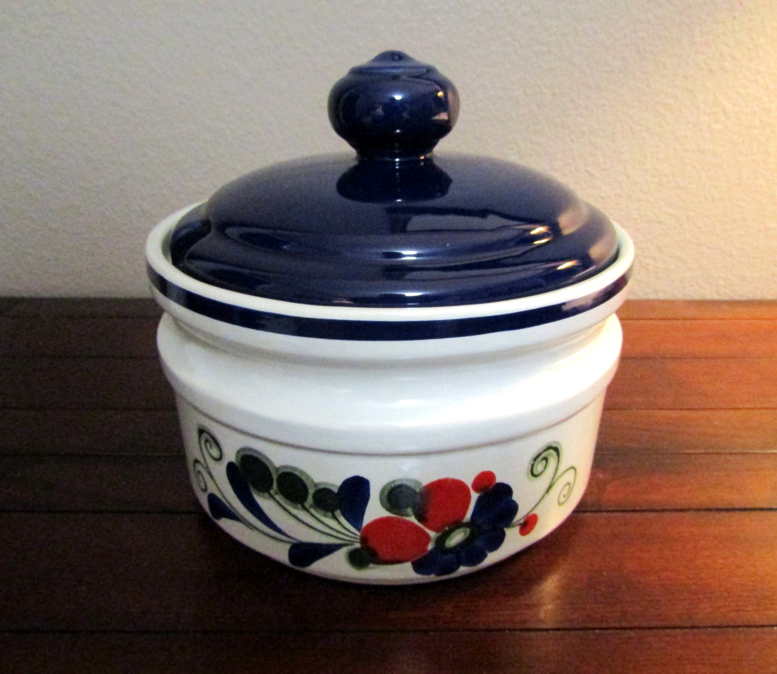 Vintage Waechtersbach FLORAL FOLK ART/ LARGE SOUP TUREEN / CASSEROLE DISH / 9\ Vintage Waechtersbach FLORAL FOLK ART/ LARGE SOUP TUREEN / CASSEROLE DISH / 9\