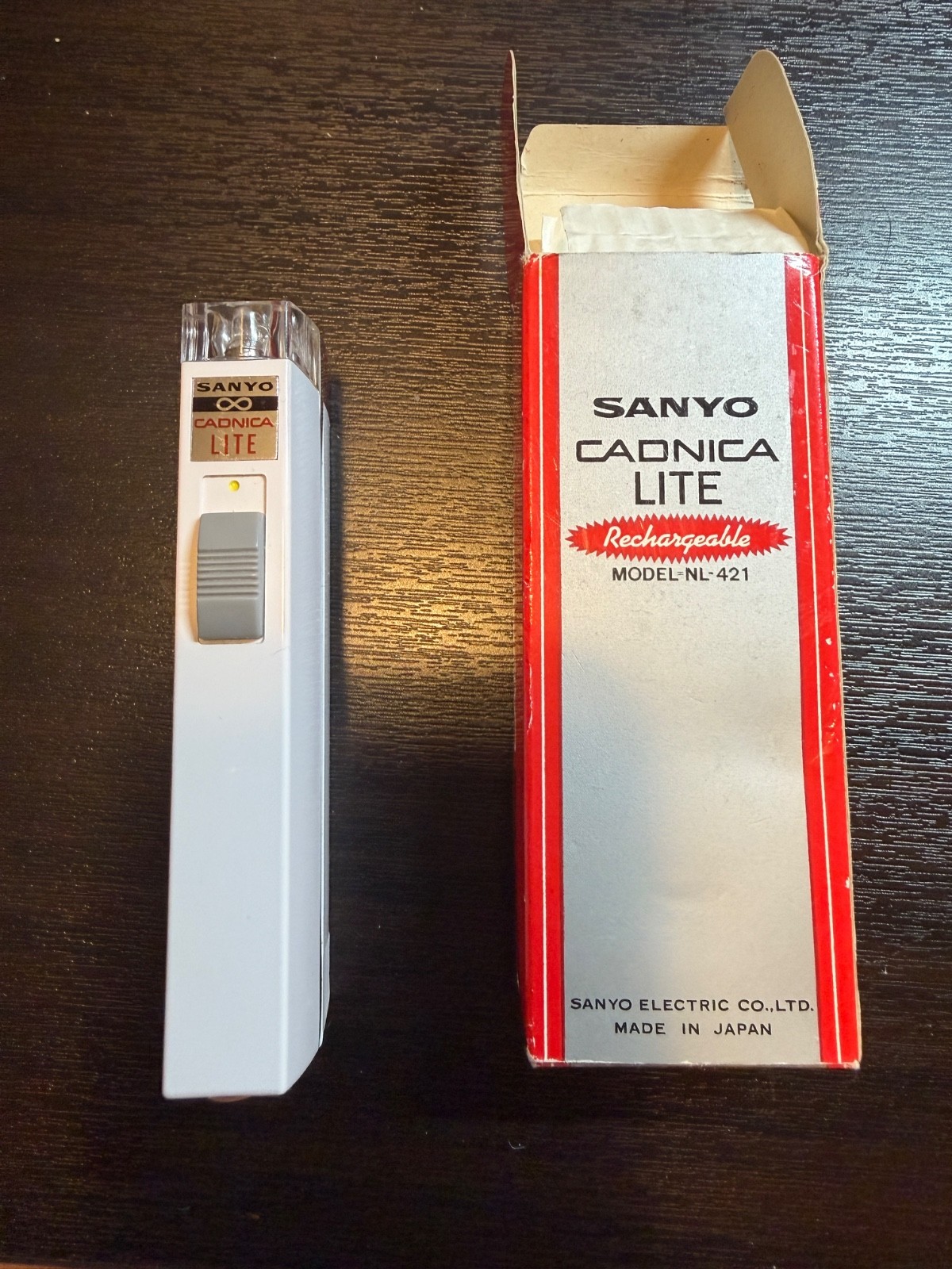 Vintage Sanyo Cadnica Lite, Model NL-421, Rechargeable, White, Flashlight