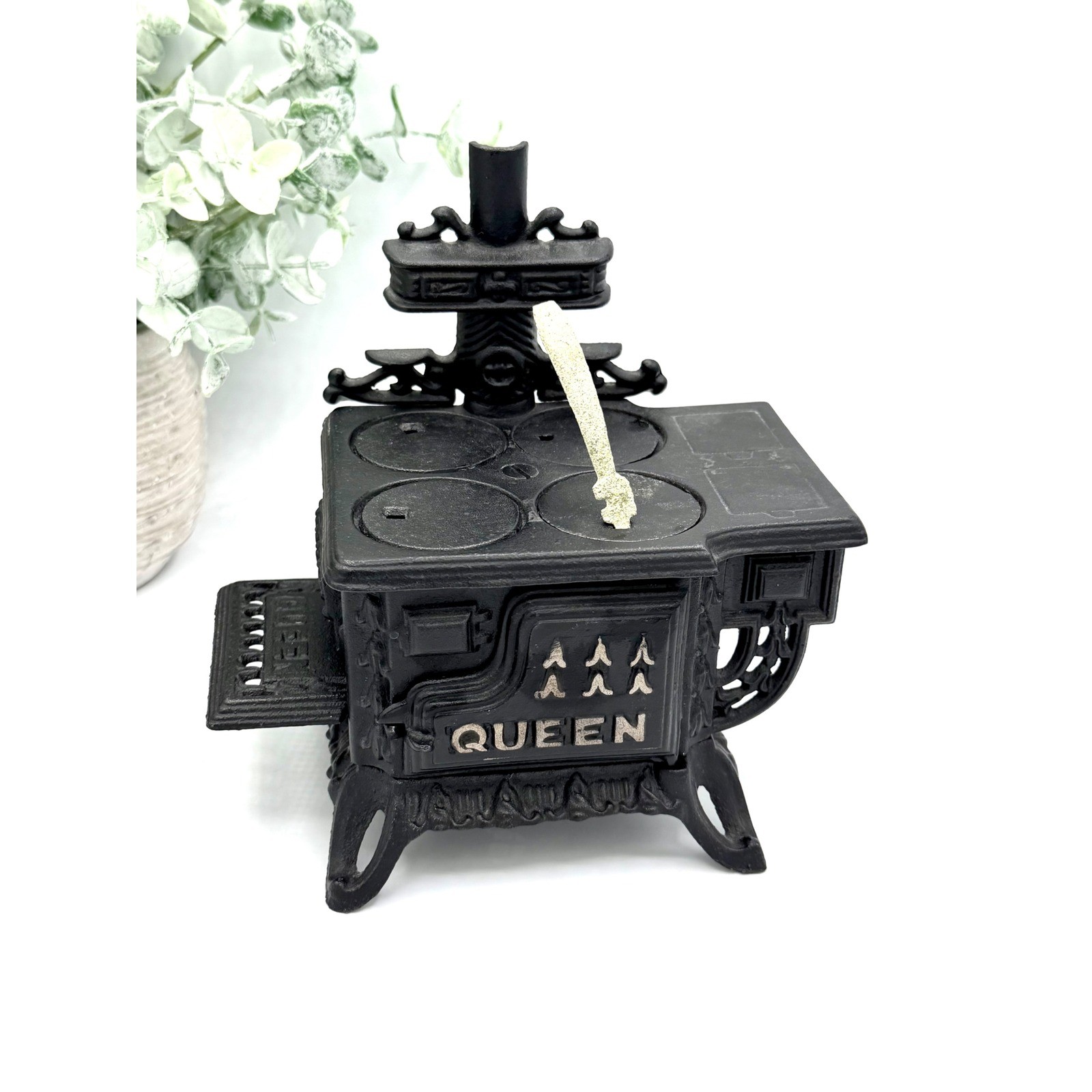 Vintage Queen Miniature Cast Iron Stove Black Toy Dollhouse Decorative Replica