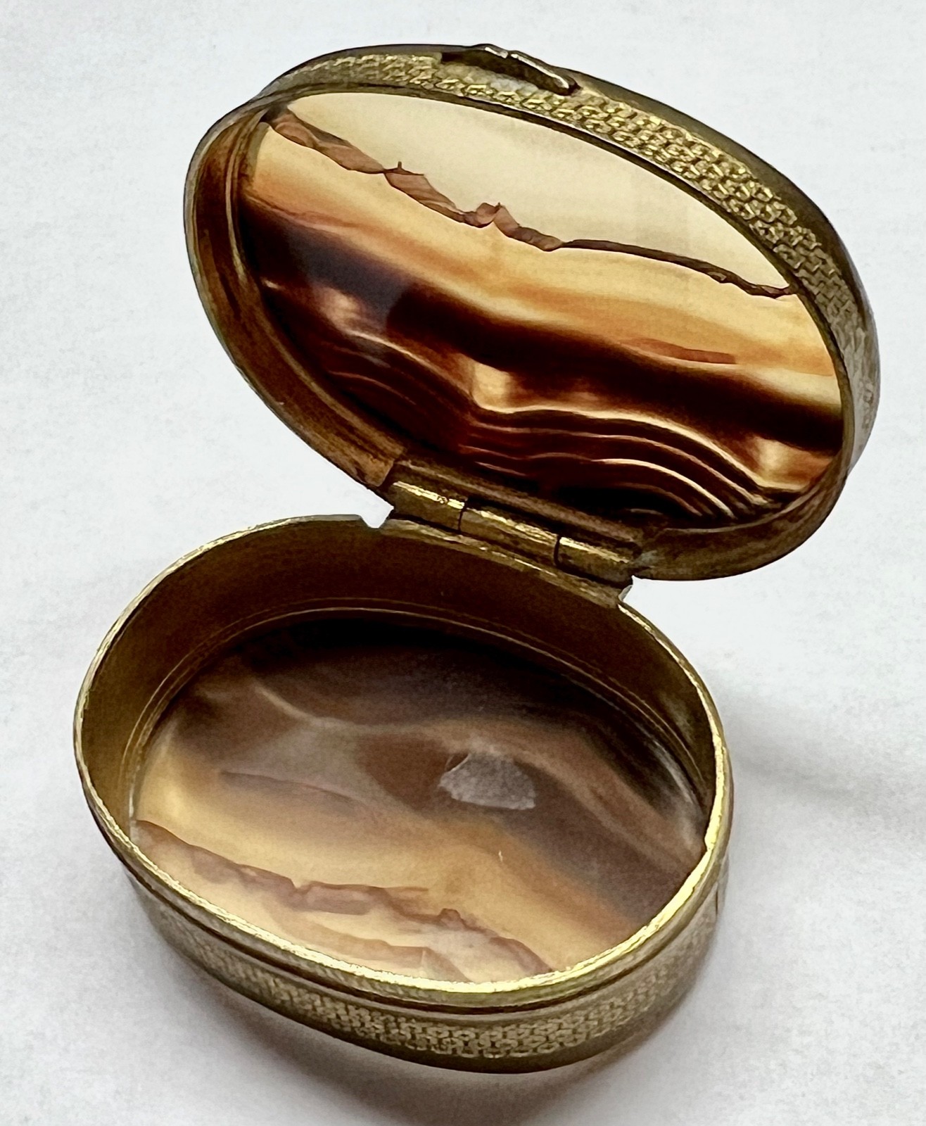 Georgian gilt brass & banded agate oval snuff box, early 19thC
