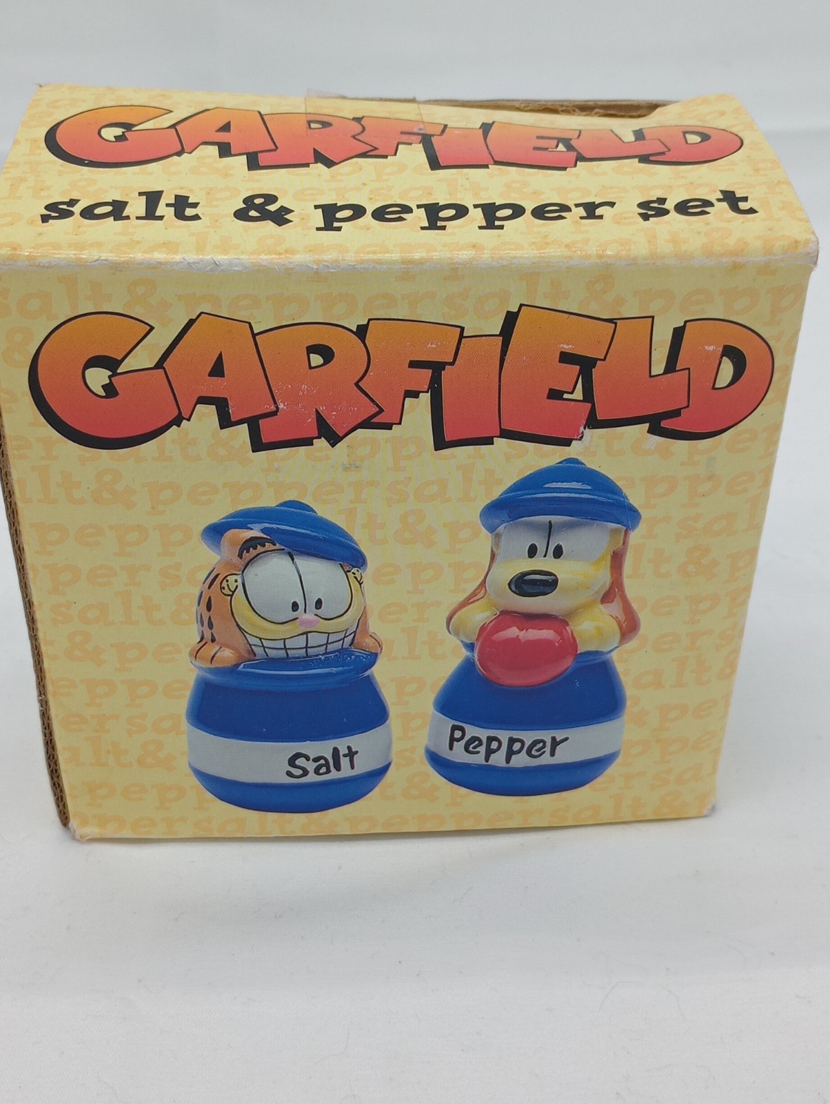 New in Box Vintage 1998 Garfield And Odie Paws Novelty Salt Pepper Shakers Rare 