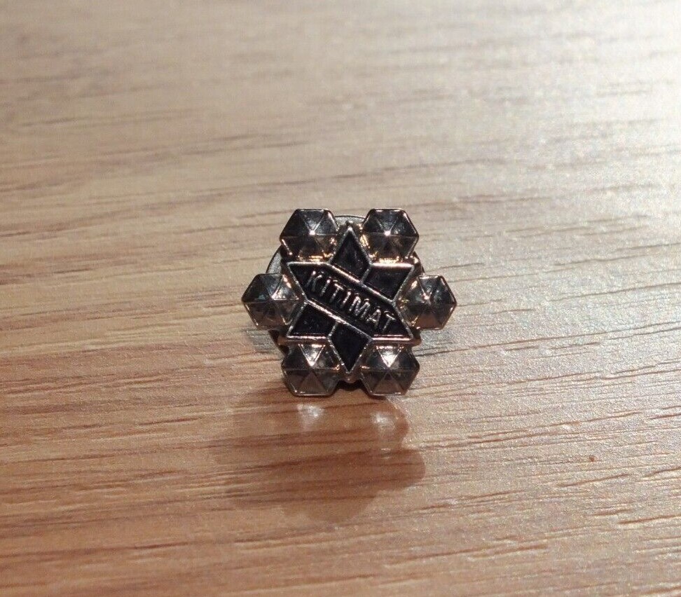 Vintage Silver Tone Kitimat Snowflake Collectible Travel Souvenir Lapel Pin 