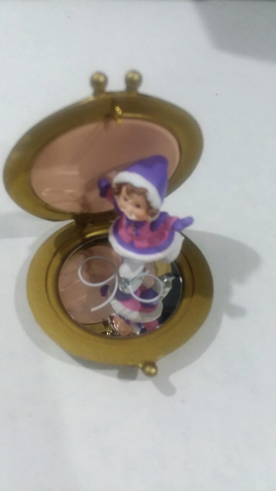 Hallmark Keepsake Ornament 1998 Compact Skater Girl Ice Skater Christmas E5 Hallmark Keepsake Ornament 1998 Compact Skater Girl Ice Skater Christmas E5