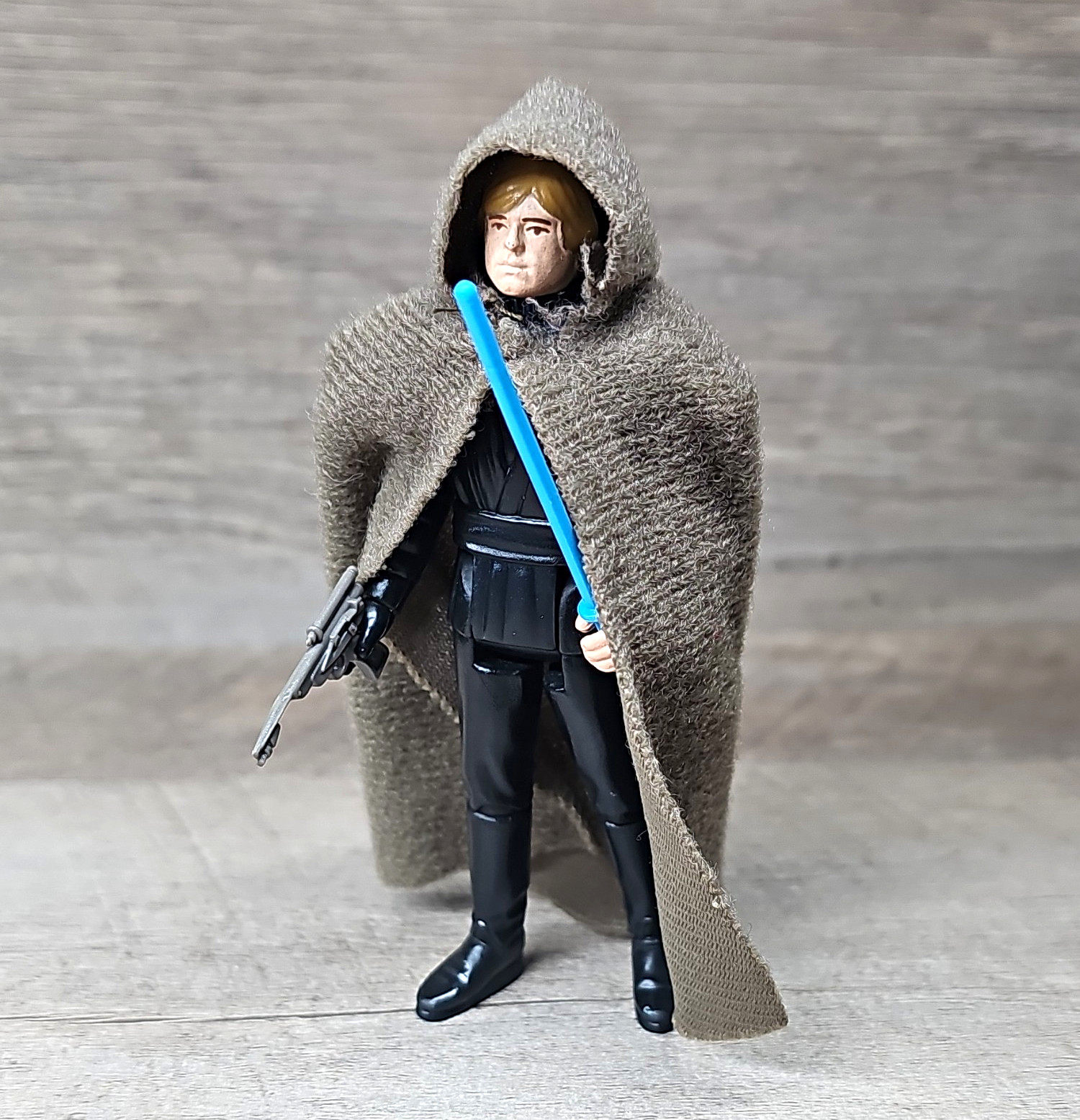 Vintage Kenner Jedi Knight Luke w/ Authentic Blue Lightsaber, Blaster & Cape Vintage Kenner Jedi Knight Luke w/ Authentic Blue Lightsaber, Blaster & Cape