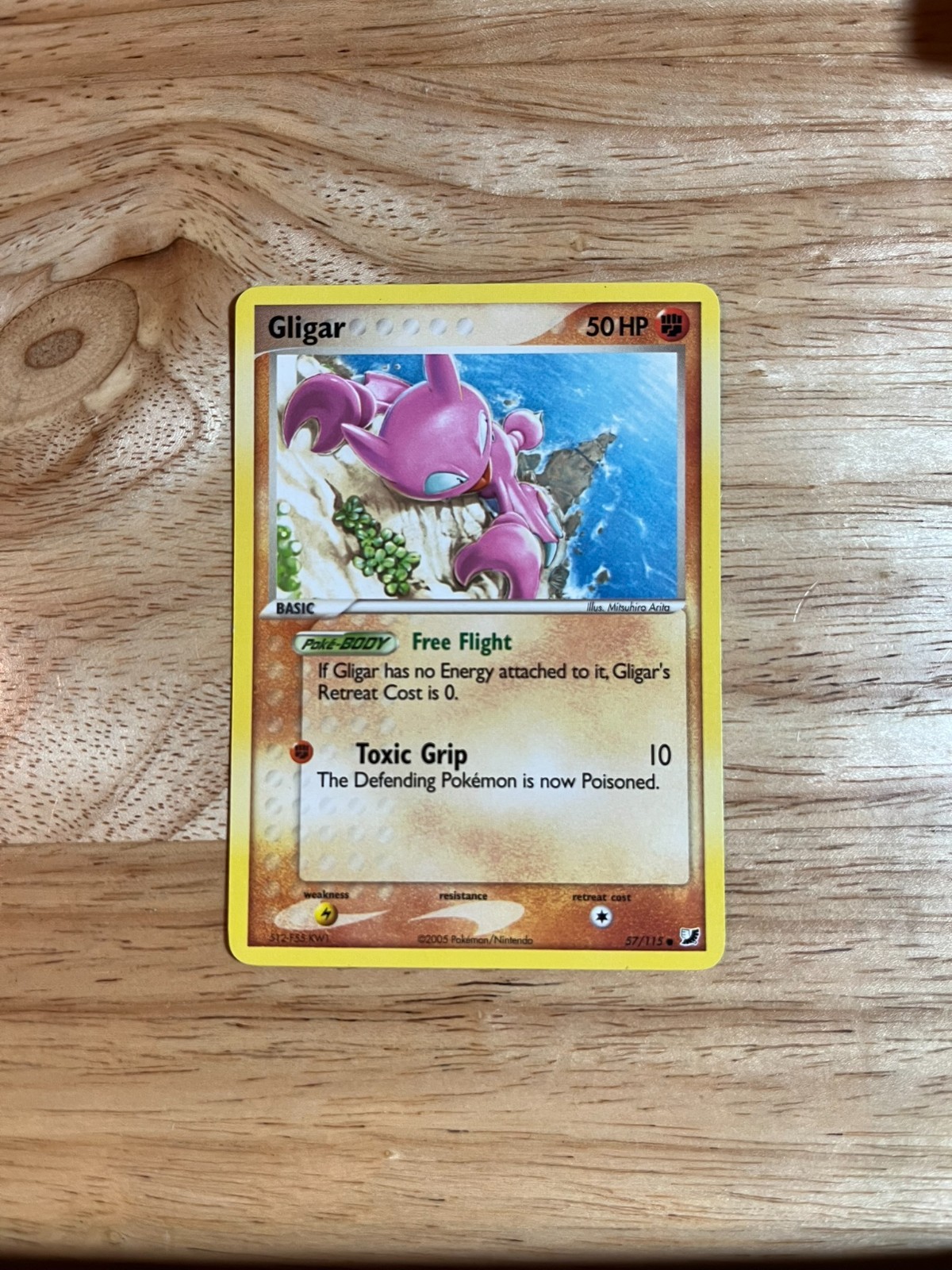 Gligar 57/115 Unseen Forces Regular - NM