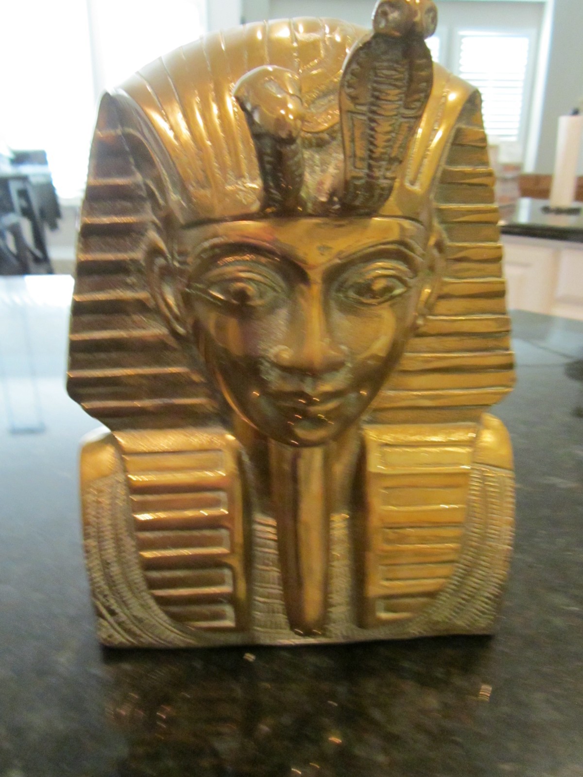 VINTAGE KING TUT BRASS BUST - 7LBS 6OZ - HEAVY - 9 1/2 VINTAGE KING TUT BRASS BUST - 7LBS 6OZ - HEAVY - 9 1/2