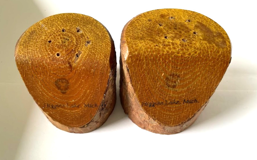 VTG Higgins Lake MICHIGAN wood carved Souvenir  SALT & PEPPER shaker set CORK