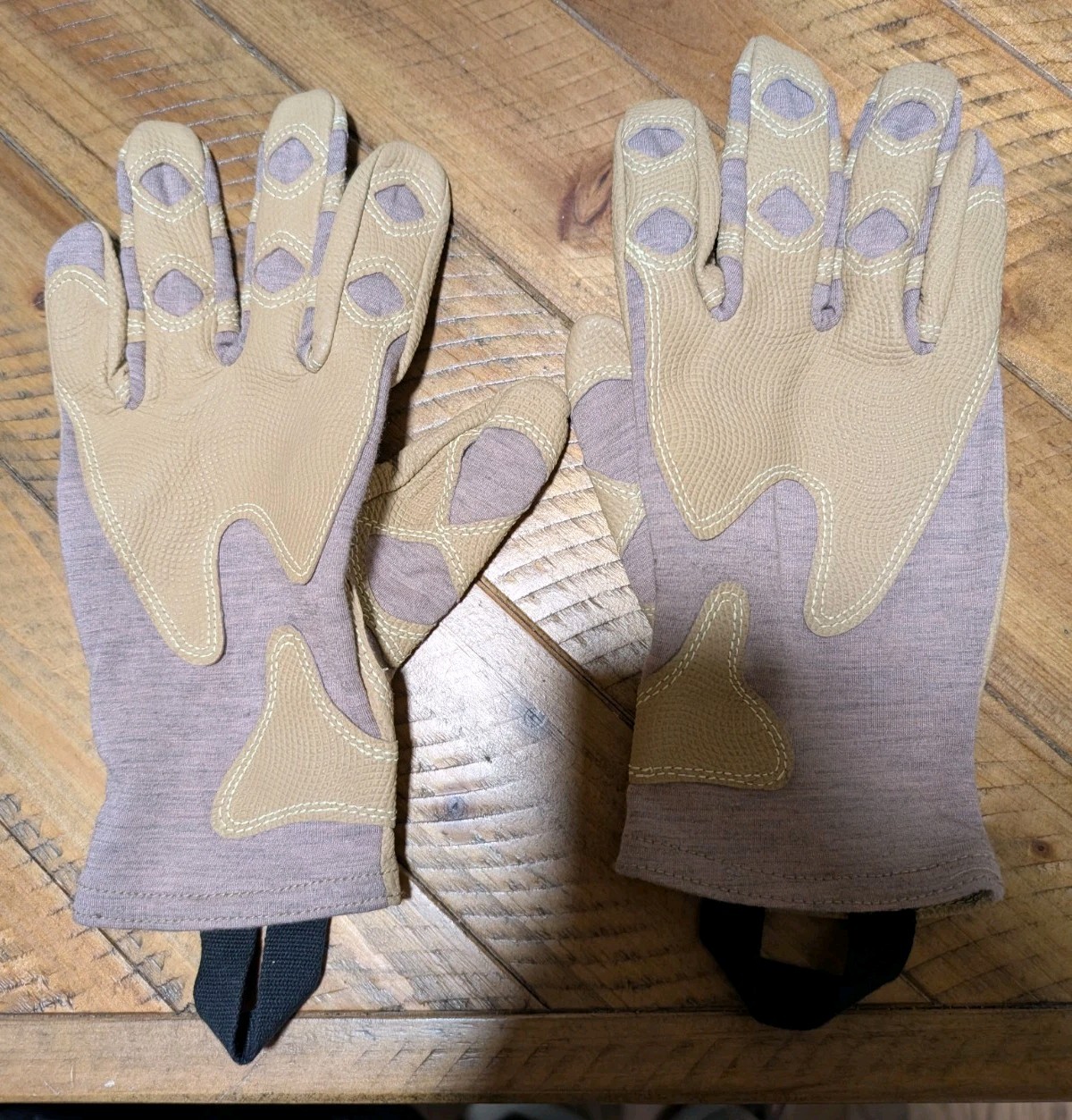 NEW Without Tags Outdoor Research 70152 Tan Overlord Short Gloves Extra Large