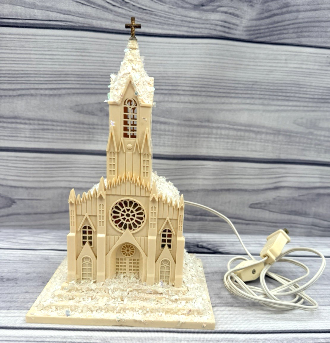 VINTAGE 50'S RAYLITE ELECTRIC CORP PLASTIC LIGHT UP CATHEDRAL CHURCH - LIGHTS UP VINTAGE 50'S RAYLITE ELECTRIC CORP PLASTIC LIGHT UP CATHEDRAL CHURCH - LIGHTS UP