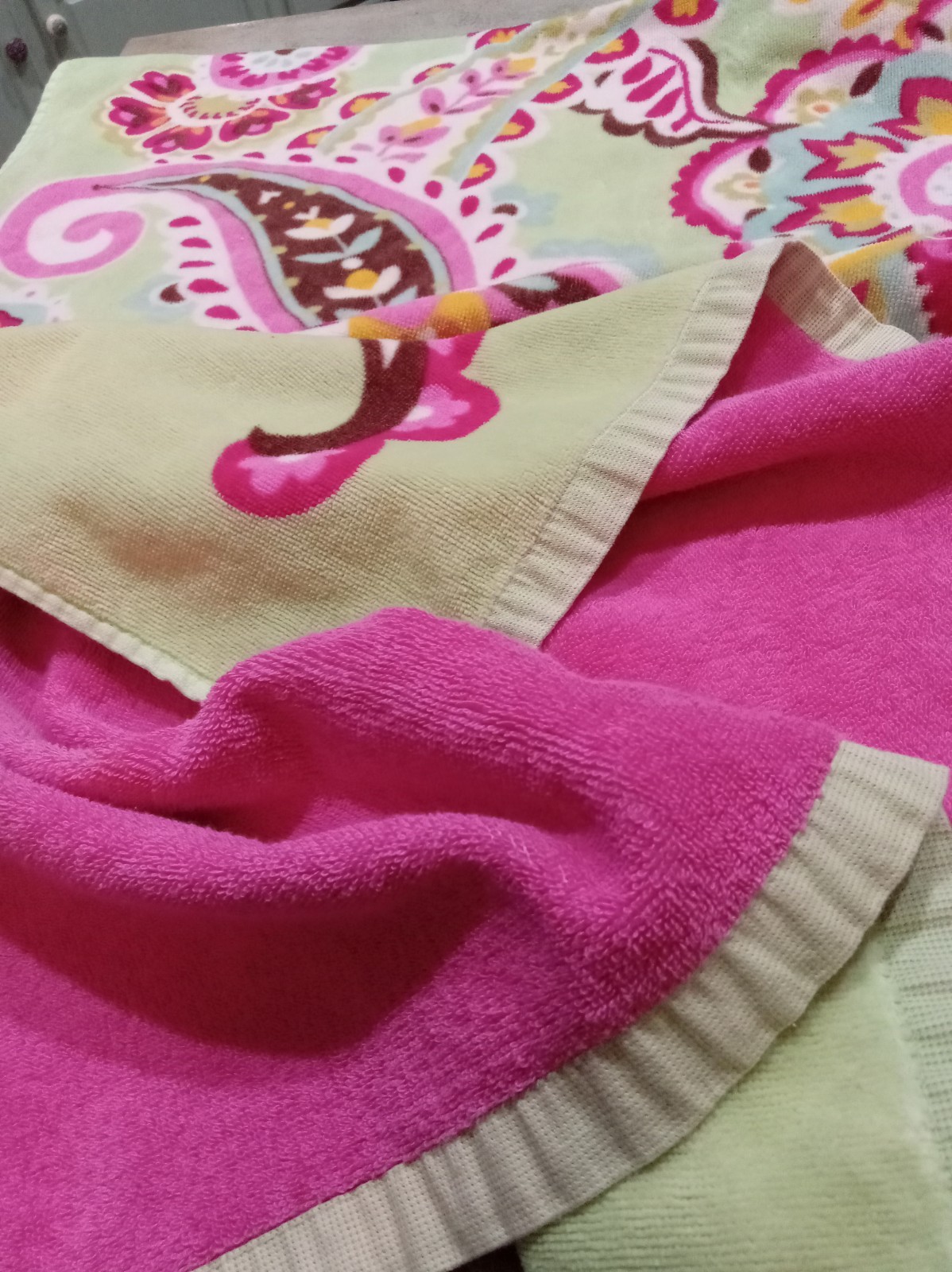 Vintage Vera Bradley Floral Paisley Tutti Frutti Beach Towel Green Pink Plush Vintage Vera Bradley Floral Paisley Tutti Frutti Beach Towel Green Pink Plush