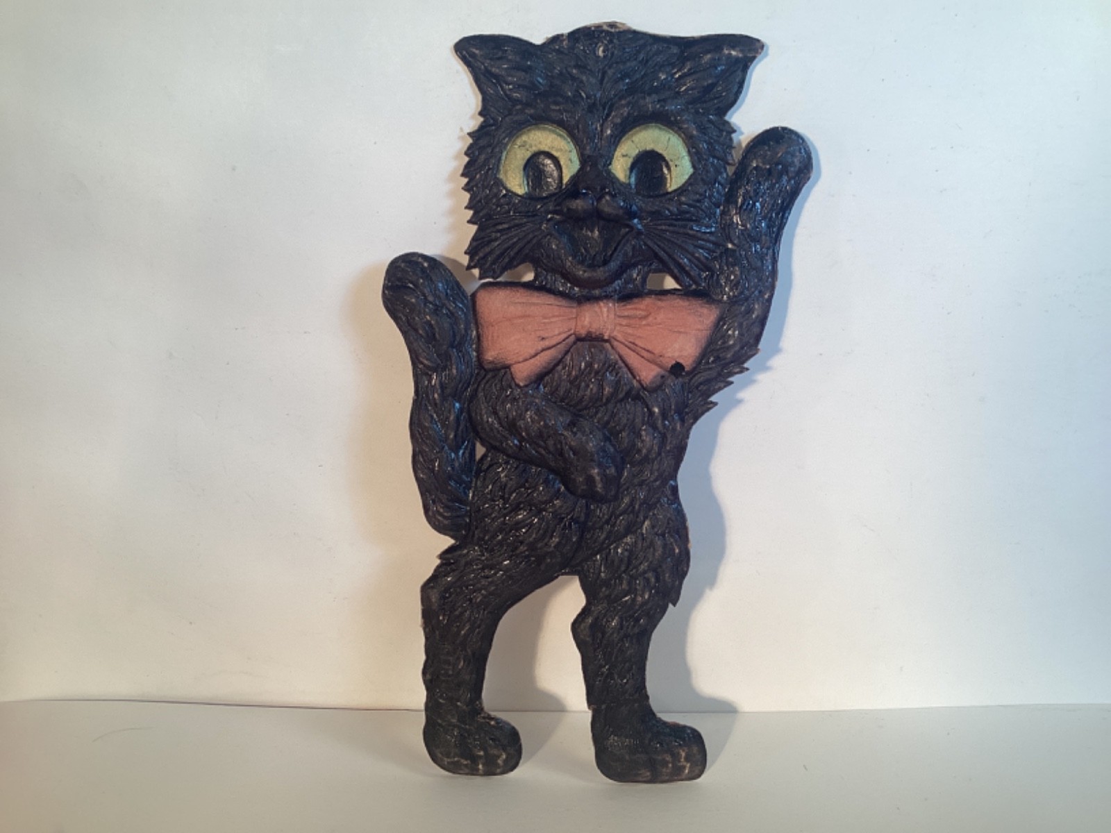 VINTAGE HALLOWEEN GERMANY HEAVILY EMBOSSED WAVING STANDING CAT ANTIQUE DIE CUT