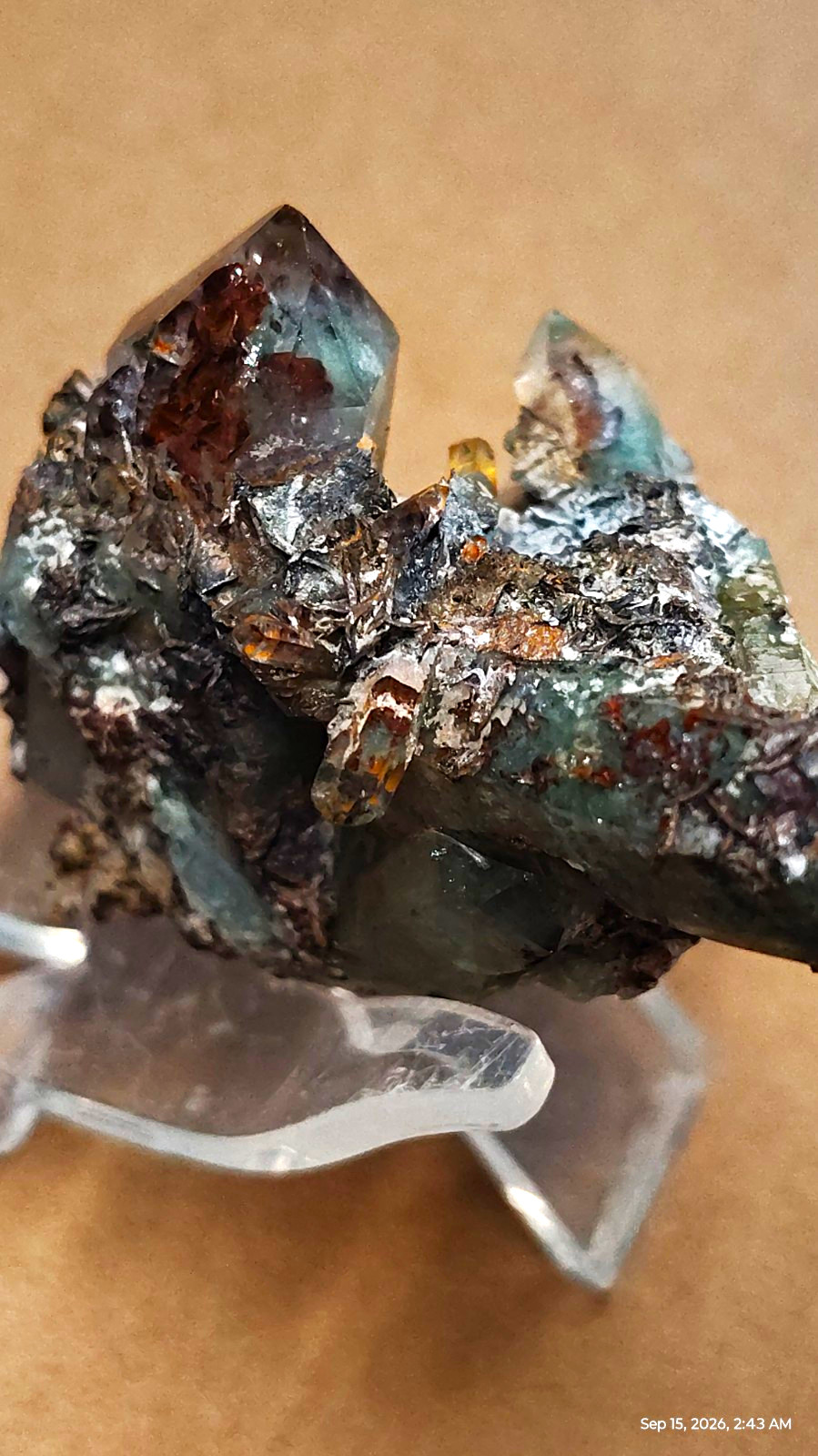 Two-Tone Chlorite & Hematite Phantom Quartz Miniature – Balochistan, Pakistan Two-Tone Chlorite & Hematite Phantom Quartz Miniature – Balochistan, Pakistan