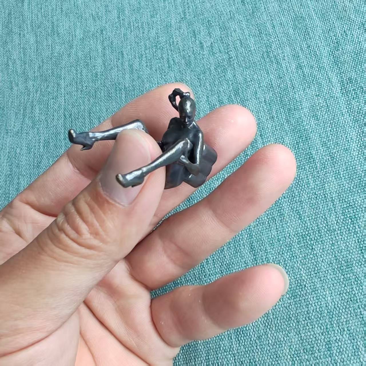 38mm Solid Black Copper Figure Girl Beauty Lying Doll Body Model Statue Keychain